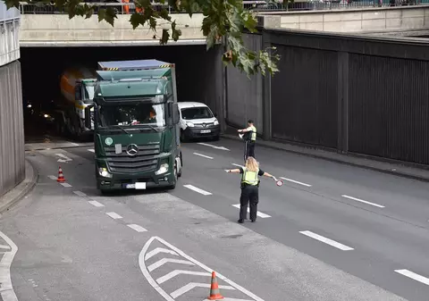 Șofer român de TIR la volan de 63 de ore neîntrerupt, amendă de 158.000 de euro, după un control în Germania