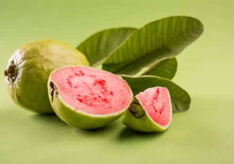 Guava - cum se mănâncă și ce beneficii au fructele de guava