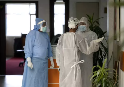 O femeie vaccinată cu prima doză Moderna a născut un bebeluș cu anticorpi împotriva COVID-19, susțin doi medici pediatri