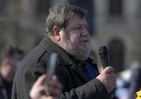 Sindicatele și magistrații au găsit mai multe hibe la legea salarizării. Bogdan Hossu: „Lipsesc multe funcții, unele sunt echivalente, dar salariile nu sunt identice”