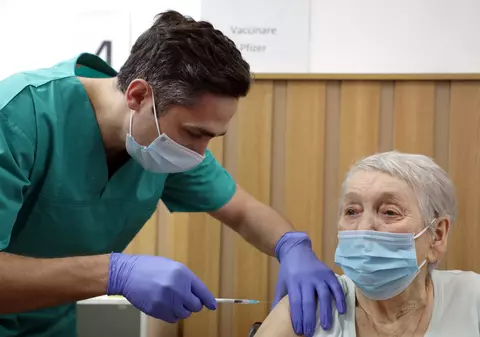 Valeriu Gheorghiță: „Este important să ne vaccinăm cât mai mulți, folosind toate tipurile de vaccinuri disponibile”