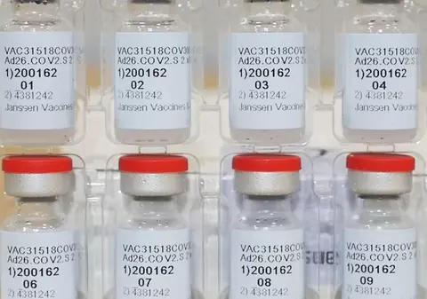 Vaccinul de la Johnson & Johnson ajunge în România pe 15 aprilie. Câte doze vin și cum sunt distribuite