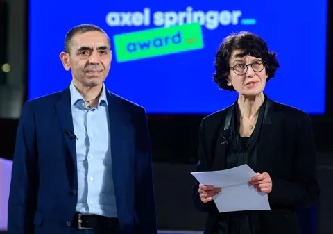 Fondatorii companiei farmaceutice BioNTech, decorați cu Ordinul de Merit în Germania