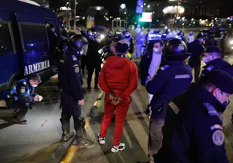 19 persoane, reținute după protestele violente din Piața Unirii din Capitală