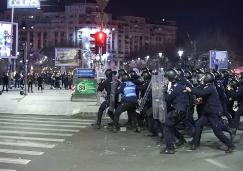 Protestul anti-restricții din Capitală, încheiat cu violențe și arestări. Manifestații și în alte orașe din țară