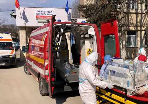 Bebeluș din Botoșani născut prematur, infectat cu Covid-19. Care este starea de sănătate a copilului
