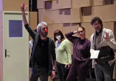 REPORTAJ | Cu Bucureștiul din nou în scenariul roșu, singura certitudine a actorilor de teatru e munca la repetiții. Cum arată ele?