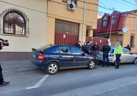 Alertă în Sectorul 1 al Capitalei după ce o femeie și-a găsit sparte un geam al maşinii şi o fereastră a locuinţei. Martorii spun că au auzit împușcături