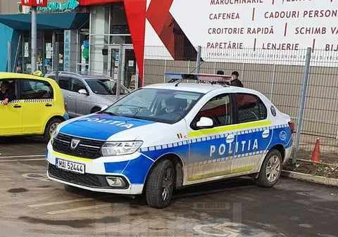 Doi polițiști din Suceava au fost amendați după ce au parcat pe două locuri pentru persoanele cu dizabilități