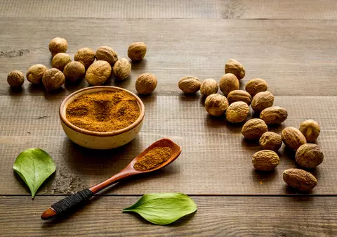 Nucșoara - beneficii și contraindicații. La ce se folosește nucșoara