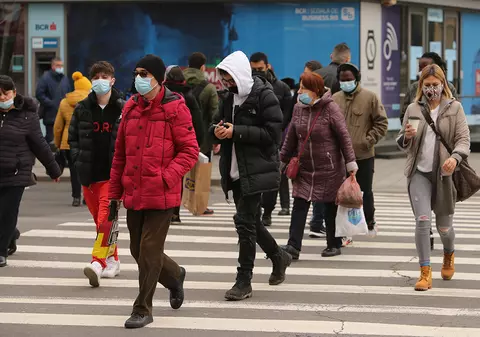 Masca de protecție, obligatorie de vineri în București, unde rata de infectare a ajuns la 11,49 la mie