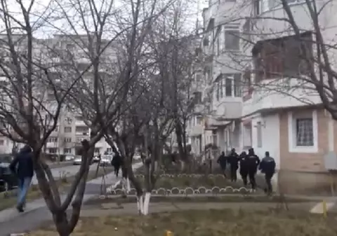 Poliția, noi detalii după crimele de la Onești: „Victima care l-a lovit pe agresor a primit o singură lovitură”