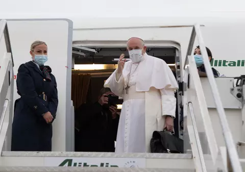 Papa Francisc a sosit în Irak, într-o vizită riscantă și istorică în țara încă afectată de conflict și confruntată cu un noul val al epidemiei COVID