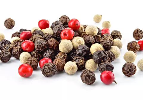 Piperul și alte 46 de condimente, excluse din meniul sportivilor de la Jocurile Olimpice din 2022. Ce motiv invocă organizatorii