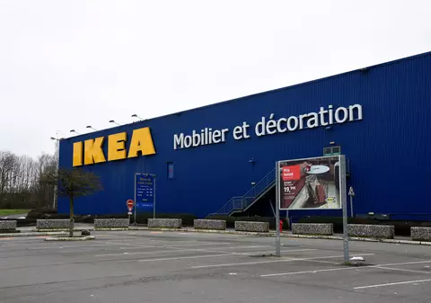 Canapele inspirate din steagurile comunității LGBTQ, lansate de Ikea în Canada. Ce piesă a stârnit controverse