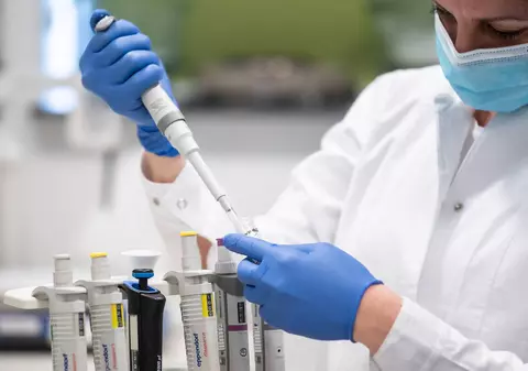 Compania americană Novavax a anunțat că vaccinul său are o eficienţă de 89% împotriva COVID-19, dar redusă contra mutaţiei sud-africane