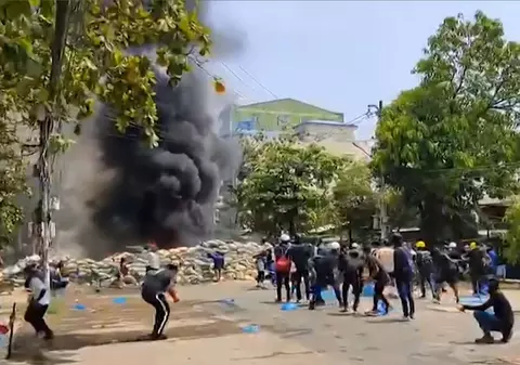 „Am învățat pe YouTube să tratez rănile provocate de împușcături”. Jurnalul unui medic din Myanmar, țara în care armata a ucis zeci de oameni într-o zi