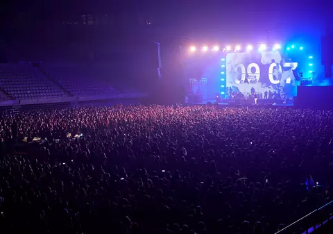 Imagini incredibile: 5.000 de oameni, în aceeași sală, la un concert-test în pandemie