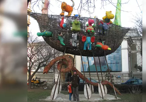 Sculptor obligat de instanță să plătească „taxă de expunere” de 160.000 euro după ce domeniul public pe care se afla o operă a lui a devenit proprietate privată