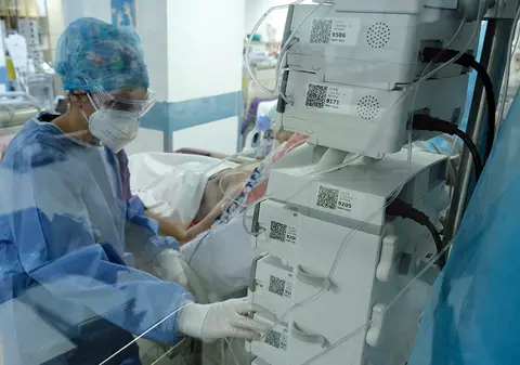 Mărturia unei paciente de 79 de ani, internată în Terapie Intensivă: „Cea mai mare greșeală a fost că nu m-am vaccinat”