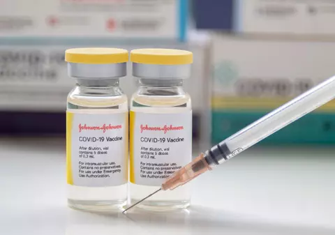 Cheaguri de sânge, raportate și după vaccinarea cu Johnson & Johnson. Cazurile sunt investigate de EMA