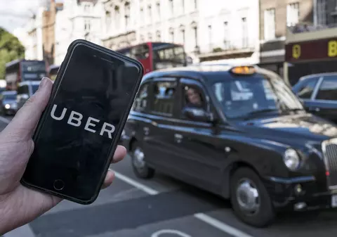 Uber va acorda șoferilor din Marea Britanie statutul de angajați