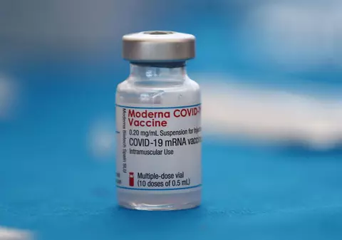 Vaccinuri anti-COVID, vândute pe Darknet la prețuri de până la 1.200 de dolari pentru o doză