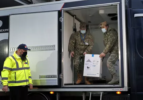 De ce nu ajung mai multe vaccinuri la Timișoara, unde rata de infectare a sărit de 7? Primarul Dominic Fritz: „Încă se negociază”