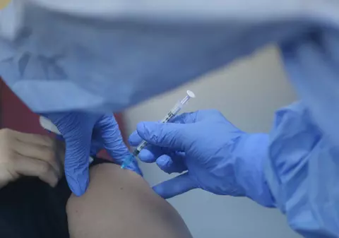 Vaccinul Pfizer ar putea fi folosit pentru copiii de peste 12 ani, din iunie