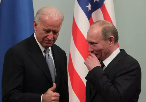 Joe Biden îl numește pe Vladimir Putin un „ticălos nebun” și spune că „trebuie să fim mereu îngrijorați de un conflict nuclear”