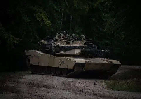 Un tanc a tras într-o fermă, din greșeală. Eroarea a avut loc în timpul unor exerciții militare