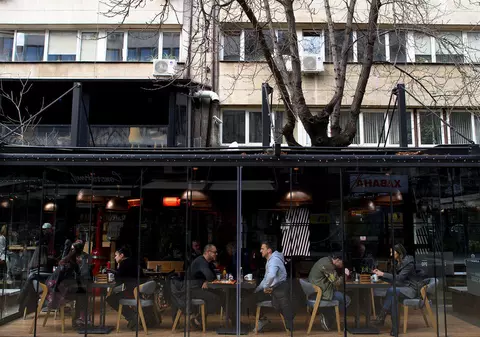Bulgaria înăsprește restricțiile în toată țara. Școlile, restaurantele și centrele comerciale, închise pentru zece zile