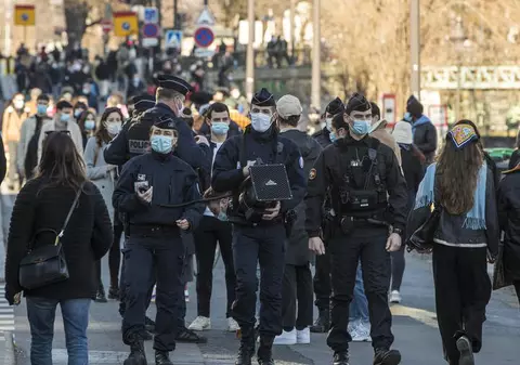 Primarul Parisului, după ce poliția a evacuat cheiurile Senei, în weekend, din cauza aglomerației: „A fost șocant. Nici măcar nu am fost anunțată”