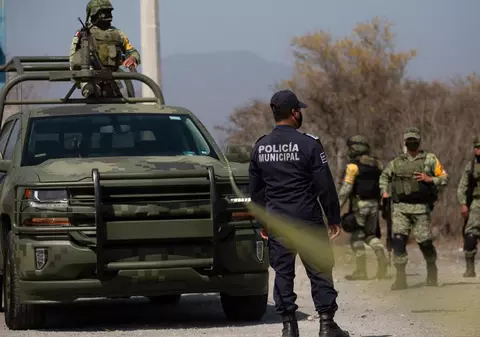 Ambuscadă în Mexic asupra unui convoi al forțelor de securitate. Cel puțin 13 polițiști au fost uciși