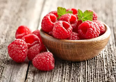 Zmeura - plantare, cultivare și îngrijire. Ce beneficii are consumul de fructe și ce rețete cu zmeură poți încerca