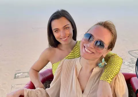 Imagini rare cu Andreea Esca și fiica ei în Dubai. Cât de bine arată Alexia în costum de baie