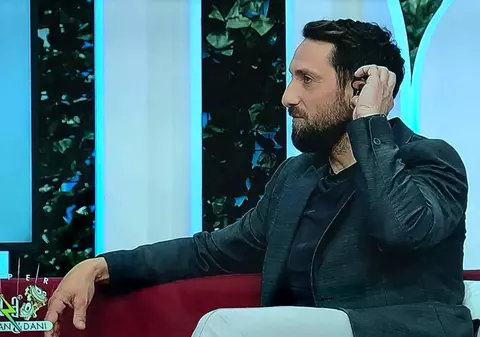 Iubita lui Dani Oțil, prezentare de modă în platoul matinalului de la Antena  1, după ce a anunțat că este gravidă. Gabriela Prisăcariu și-a etalat mândră sarcina într-o rochie sexy