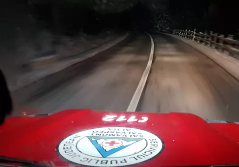 Trei turiști din Cluj, salvați după 7 ore de Salvamont Alba, după ce GPS-ul i-a dus pe un drum înzăpezit