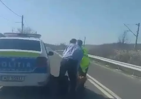 O femeie din Gorj, târătâ de polițiști până la mașina de poliție. Cum explică autoritățile intervenția