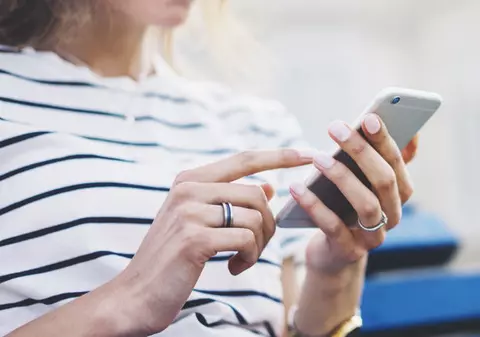 O mamă s-a dat drept fiica ei de 10 ani, ca să-l prindă pe agresorul sexual care i-a racolat fata pe Instagram. Ce pedeapsă primește bărbatul