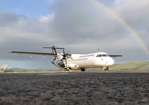 Model din Noua Zeelandă, la bord: „Dacă nu-mi dați vin, arunc avionul în aer”