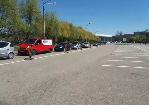 Coadă de mașini la centrul de vaccinare drive-thru din Cluj-Napoca