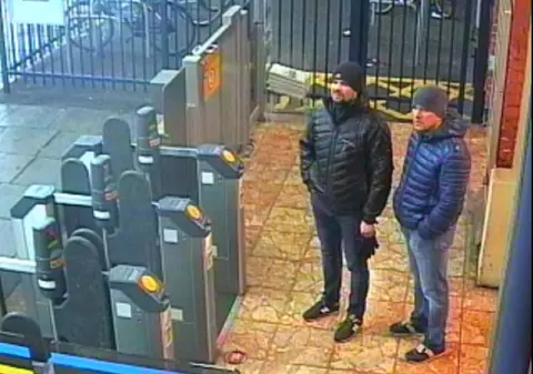 Veriga rusească: ce legătură există între explozia unui depozit de muniții din Cehia și otrăvirea fostului spion Serghei Skripal