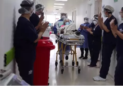 „Este o victorie”. O femeie de 104 ani a învins COVID de două ori