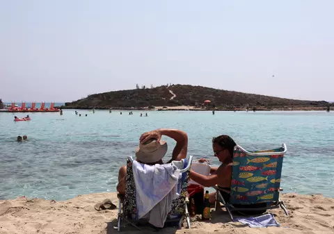 Cipru elimină carantina pentru turiștii vaccinați sau cu un test PCR negativ de pe 10 mai