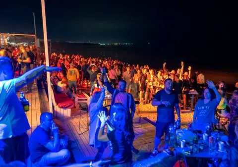 Cluburile de pe litoral rămân închise și în minivacanța de 1 mai. Ce alte reguli trebuie respectate