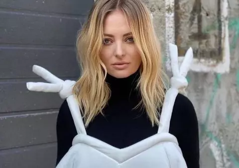 Delia, schimbare majoră. Și-a vopsit părul în două culori și și-a făcut breton