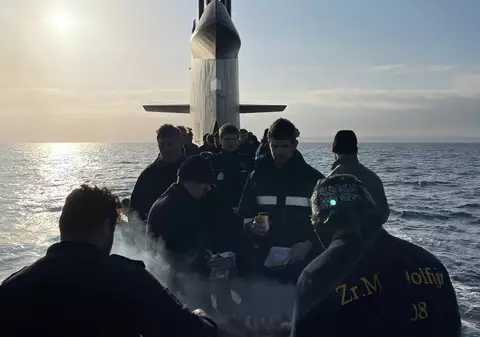 Echipajul unui submarin olandez, la grătar pe puntea navei