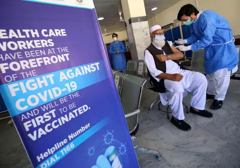 Țara în care doar bogații își permit vaccinul anti-COVID, după ce serul a început să se administreze în clinici private