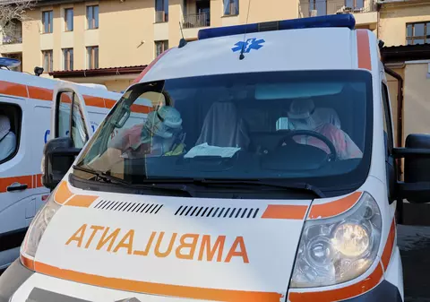 Un botoșănean și un sucevean au băut formol în loc de țuică. Ce s-a întâmplat cu cei doi